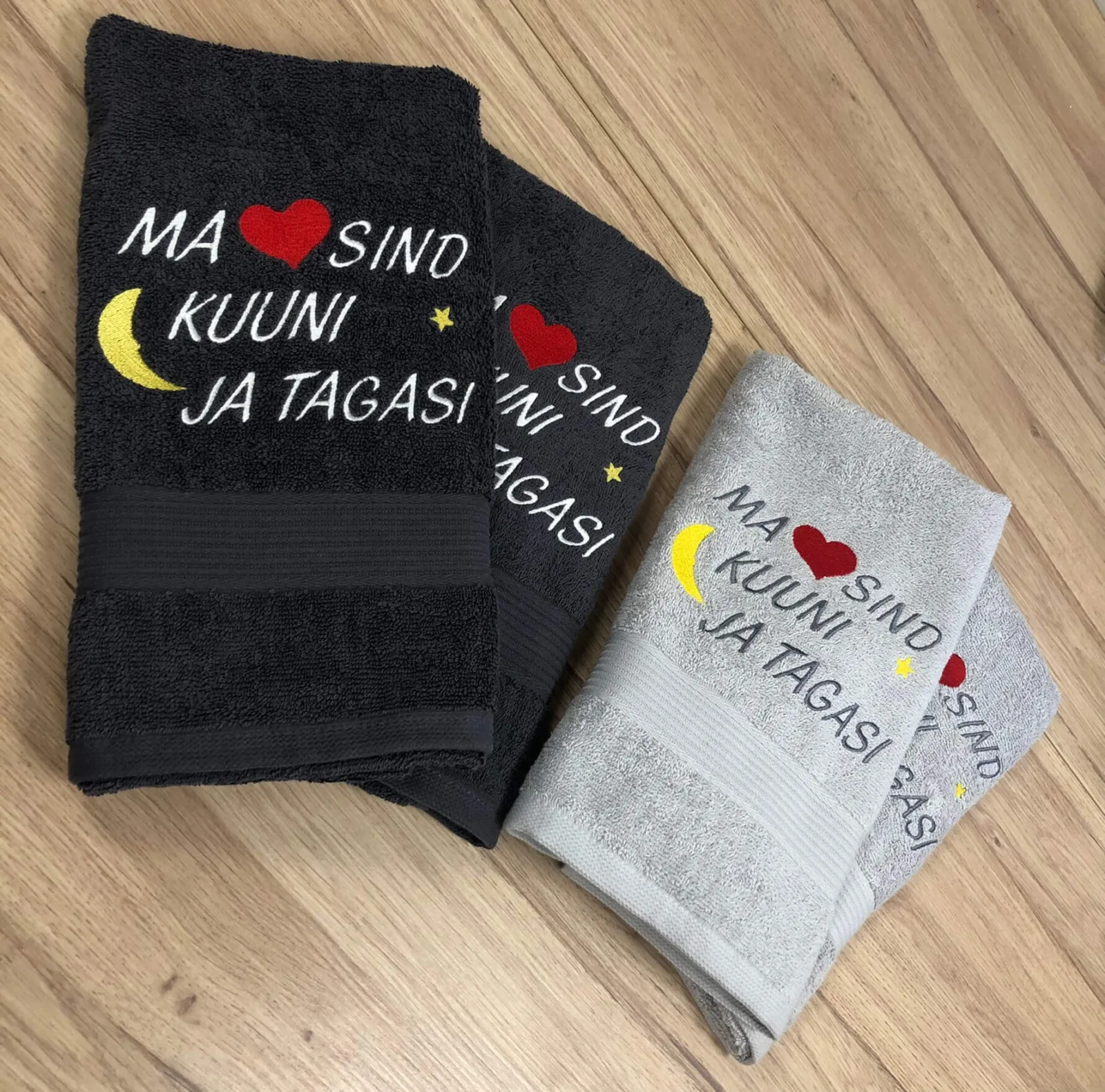 Saunalina tikandiga "Ma armastan sind kuuni ja tagasi"