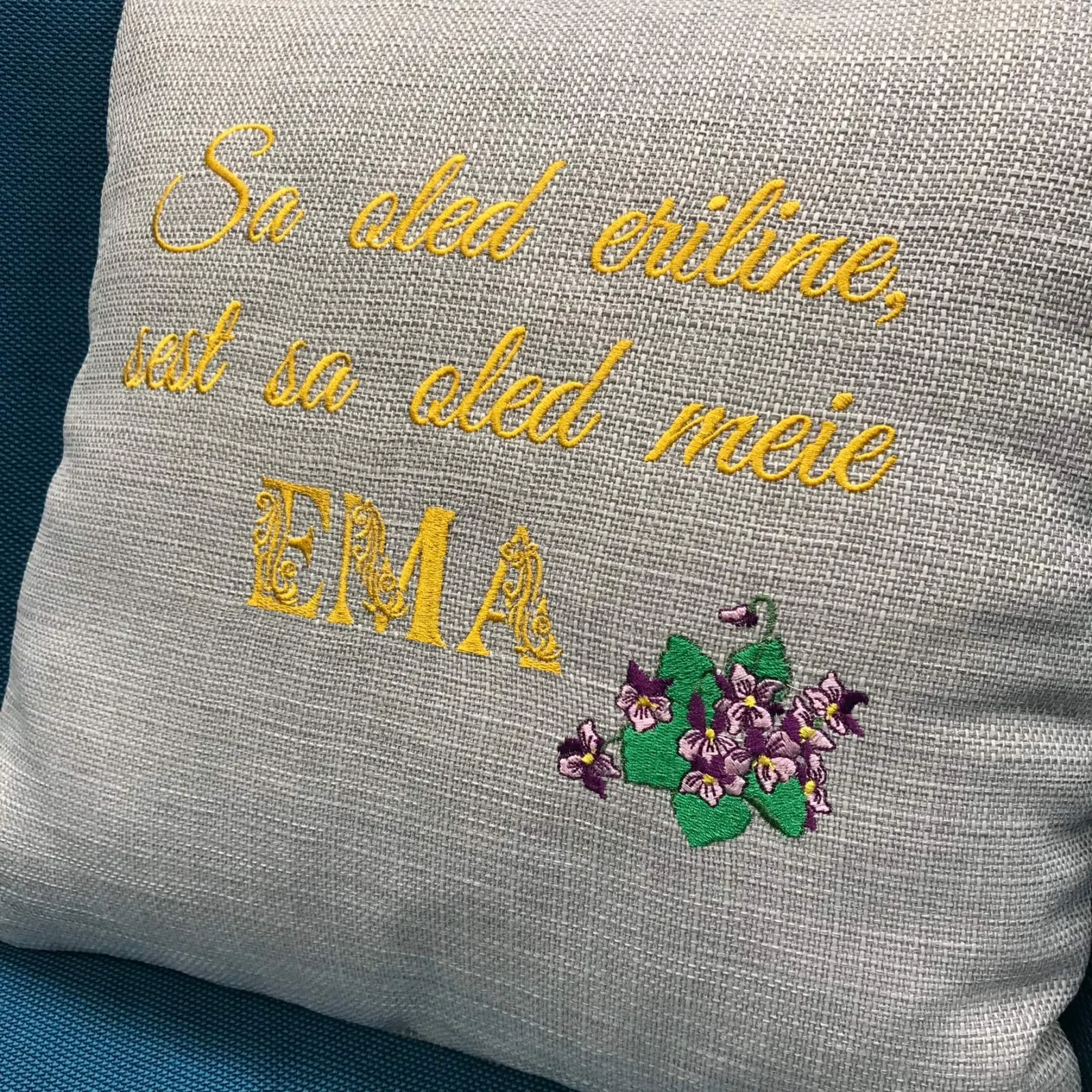Dekoratiivpadi kannikestega "Meie EMA" - Pilt 2